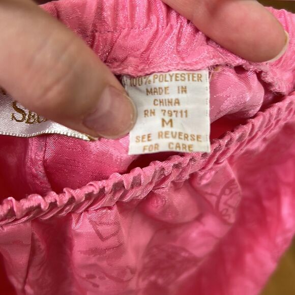 Vintage Victoria’s Secret satin embossed pattern pink pajama lounge shorts - Picture 5 of 5